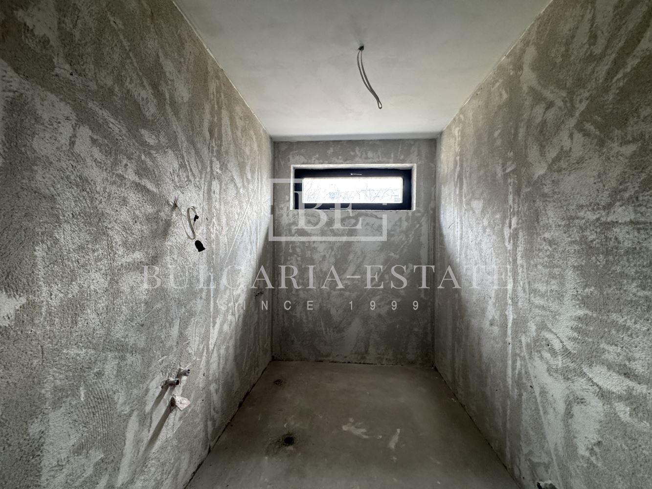 Невероятен 4-стаен апартамент с огромна дневна и три големи спални, Югозапад - 0