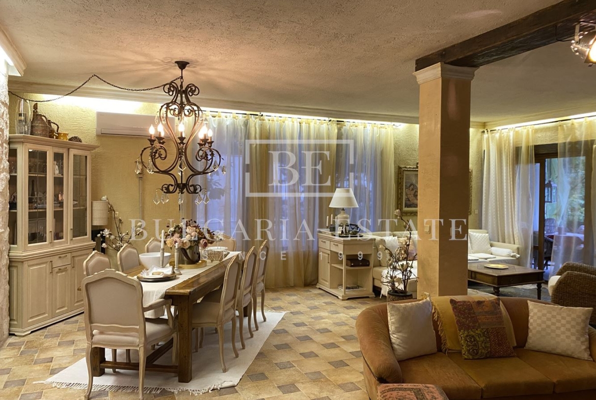 Элитный дом с бассейном, сауной, рядом с пляжем Кабакум, город. 515 кв. м. Площадь этажа, 4 спальни - 0