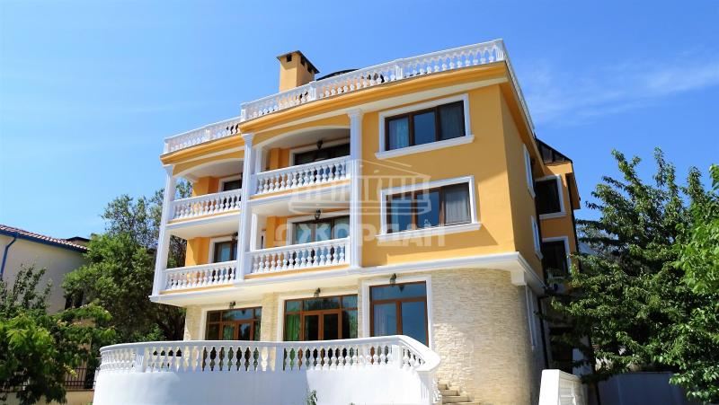 Haus auf 4 Etagen mit Panoramablick, 1250m2 m2, 600m2 Hof, Trakata - 0