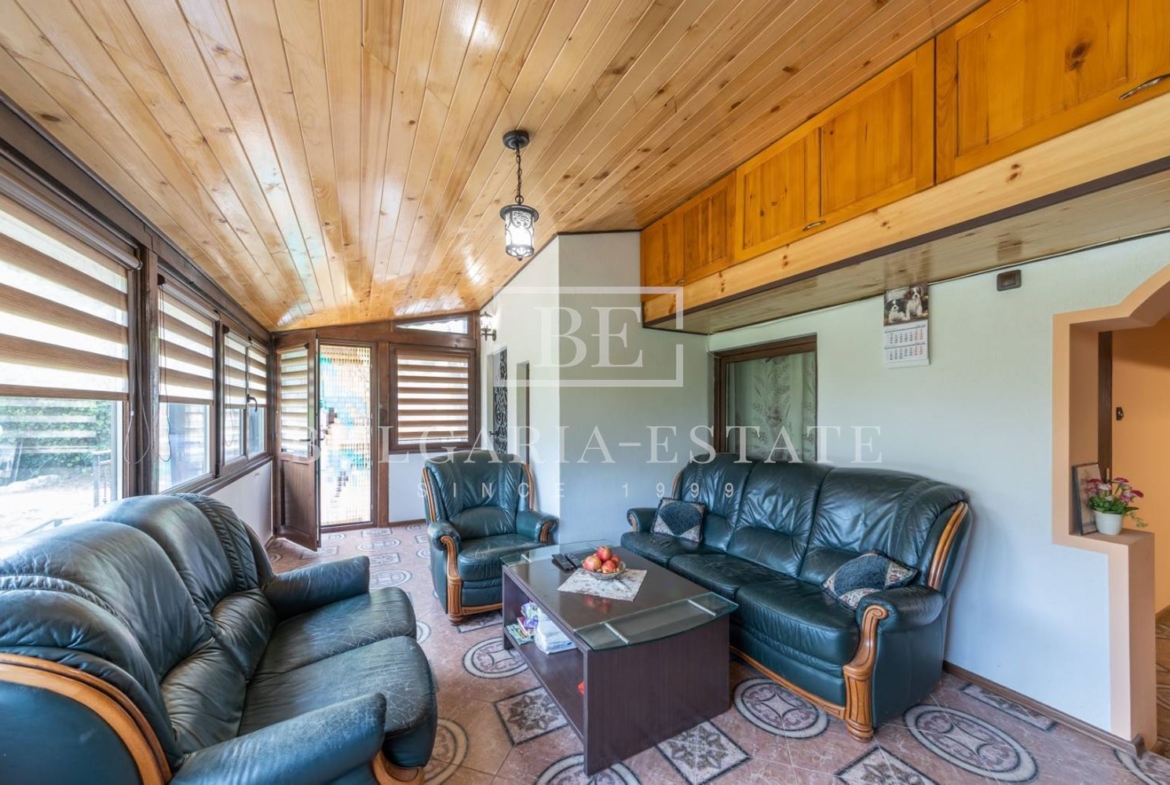 House with a yard of 600 sq.m and two residential levels 300 m from the main road in Trakata - 0