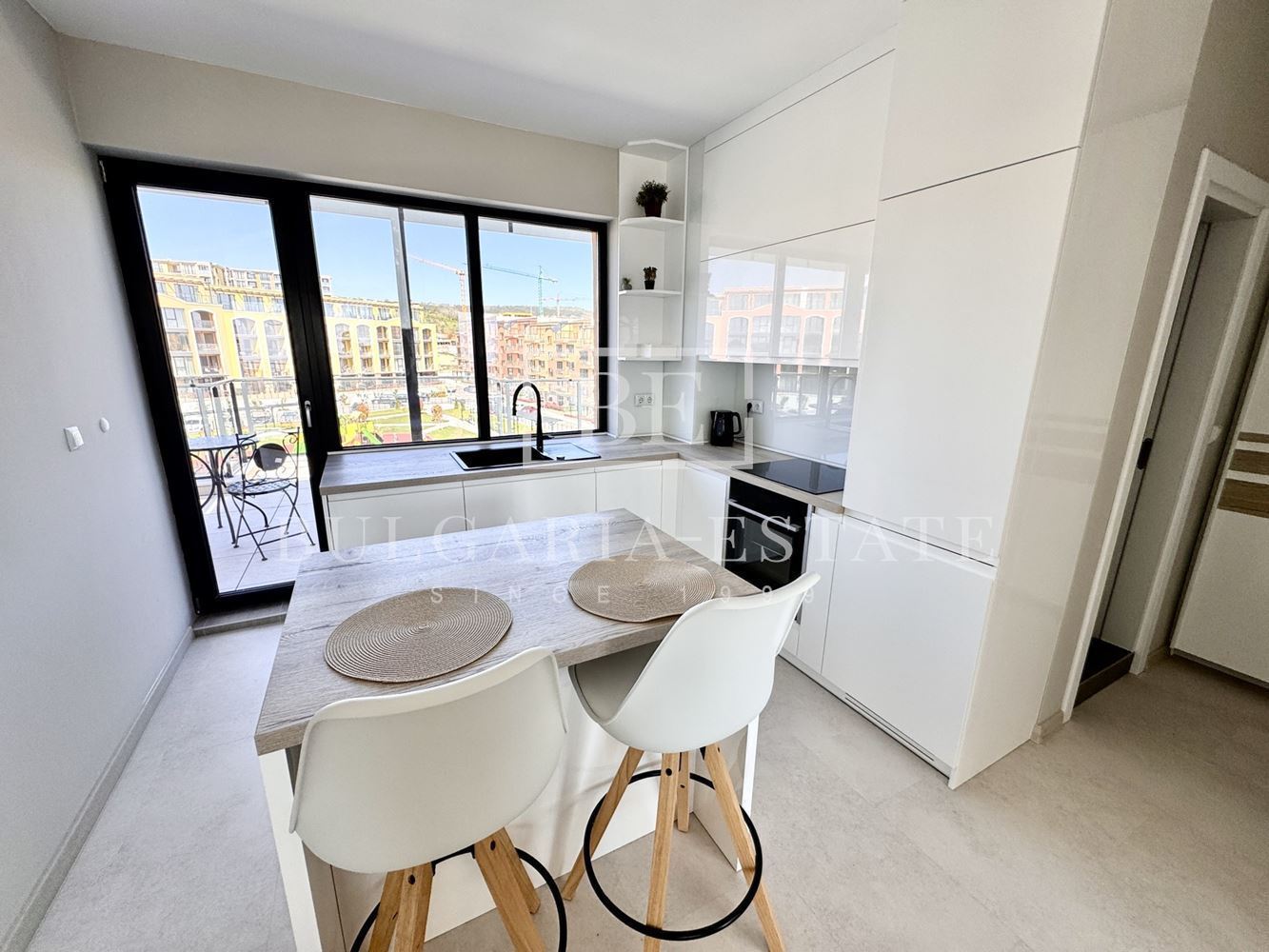 Роскошные апартаменты с 2 спальнями и видом на море, парковочное место, St. Св. Константин и Елена-0 Роскошные апартаменты с 2 спальнями и видом на море, парковочное место, St. Св. Константин и Елена - 0