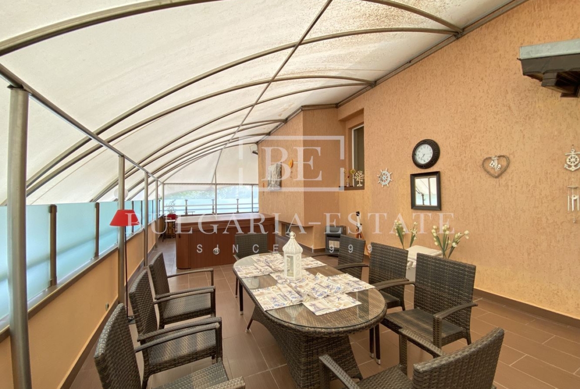 Роскошный дом с двором в деревне Рогачево - всего в 10 минутах от пляжей Албены! - 0