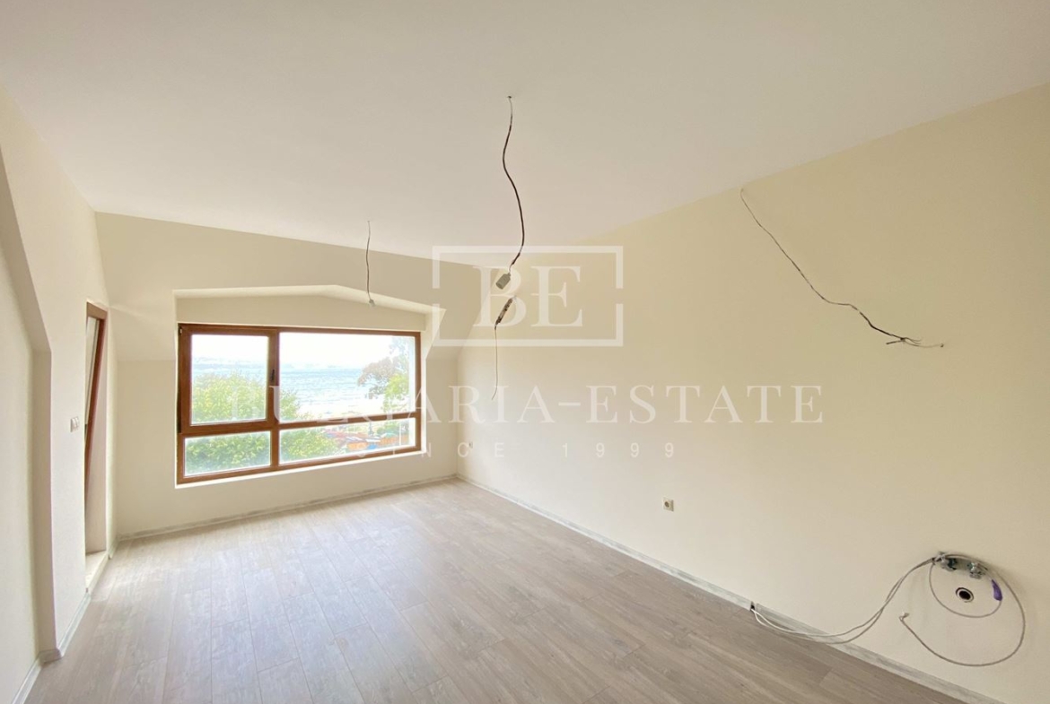 Varna South Bay - невероятен двустаен апартамент с моркса панорама, 126 кв.м. - 0