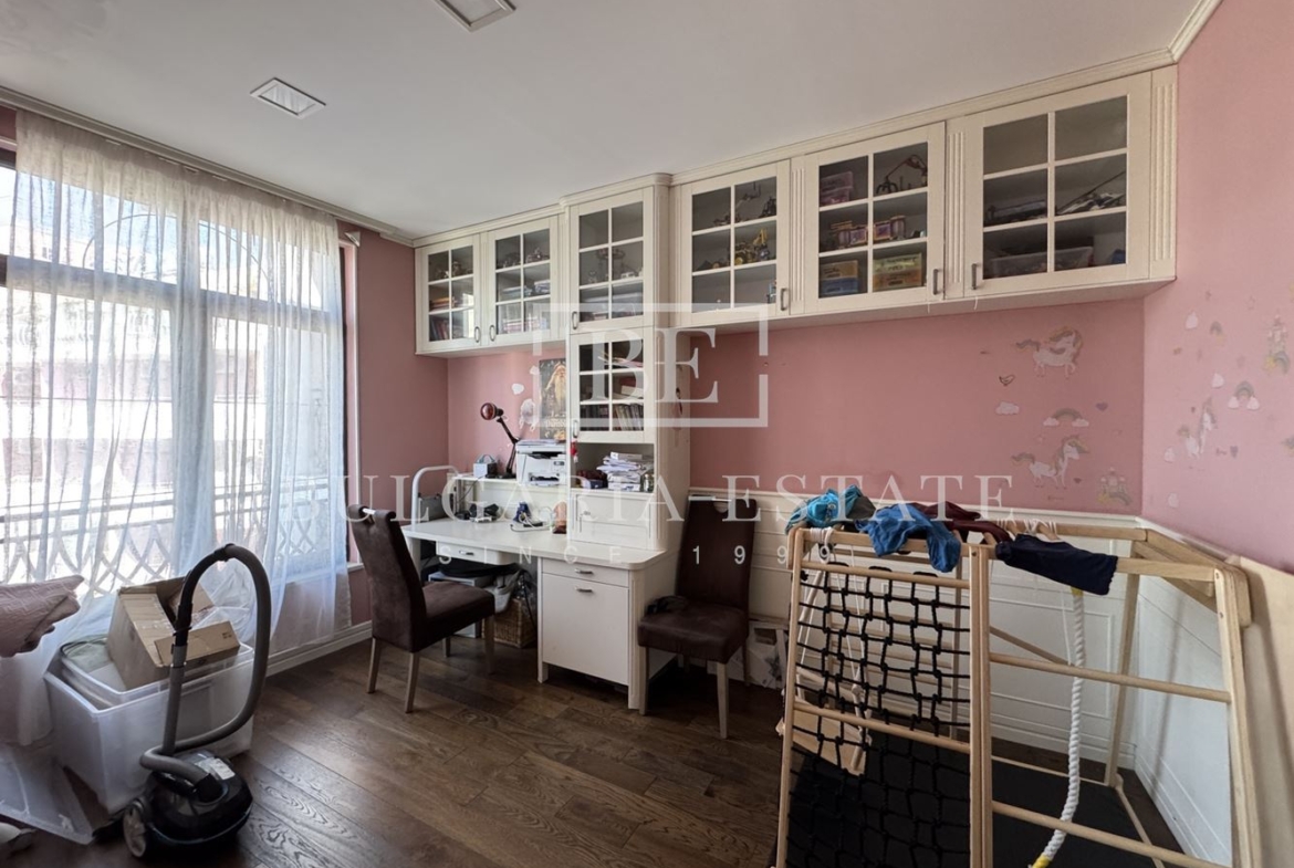 Мезонет с 4 спаплни, 5 минути пеша от Морската Градина, кв. Бриз, 225 кв.м. - 0