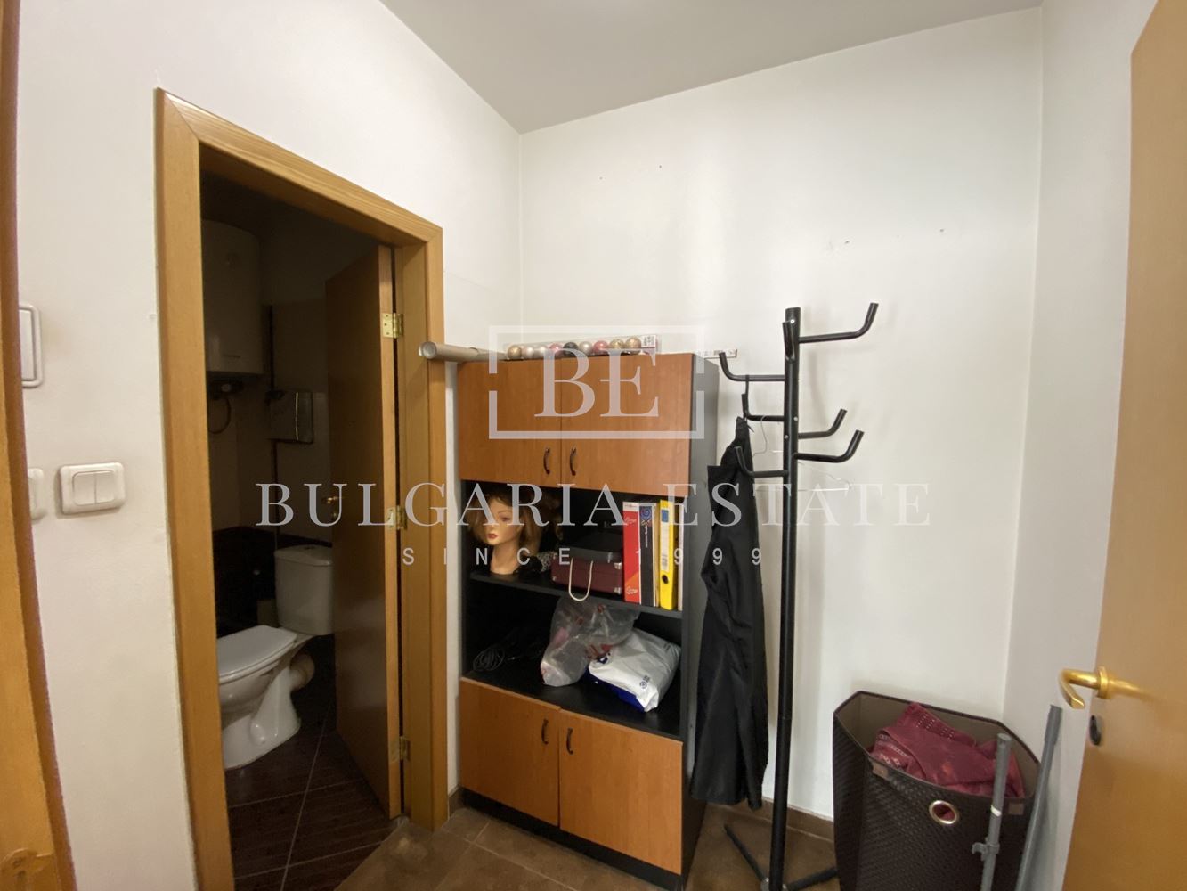 Помещение със статут МАГАЗИН, ползва се като фризьорски салон - ул. ЧАТАЛДЖА 20 - 0