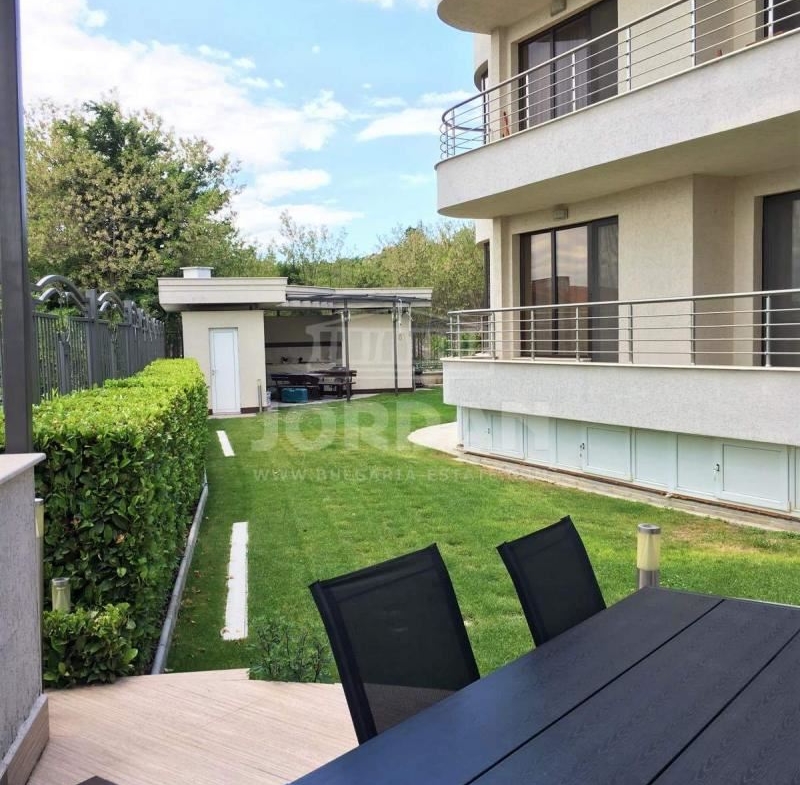 Двустаен апартамент - м-т Траката - 0