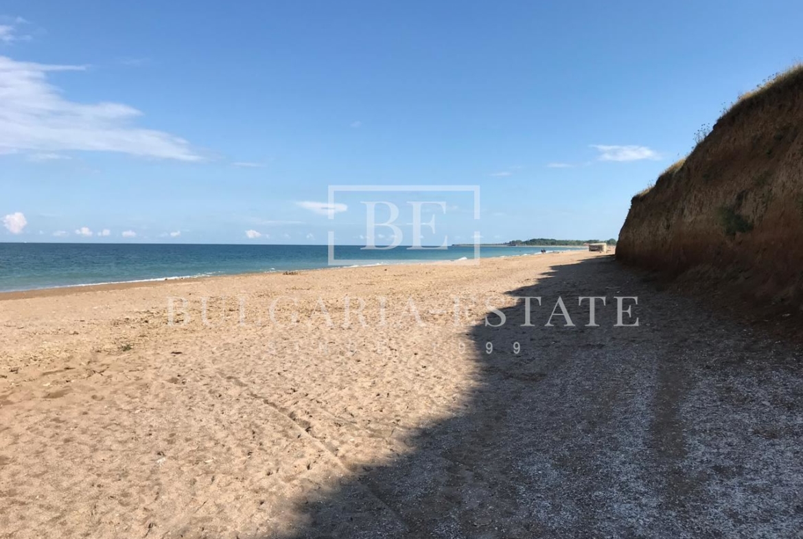 Продава се ЕКСКЛУЗИВНО парцел 36 455 кв.м с проект за модерен хотелски комплекс в близост до с. Крапец, общ. Шабла - 0