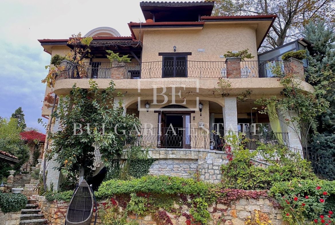 Элитный дом с бассейном, сауной, рядом с пляжем Кабакум, город. 515 кв. м. Площадь этажа, 4 спальни - 0