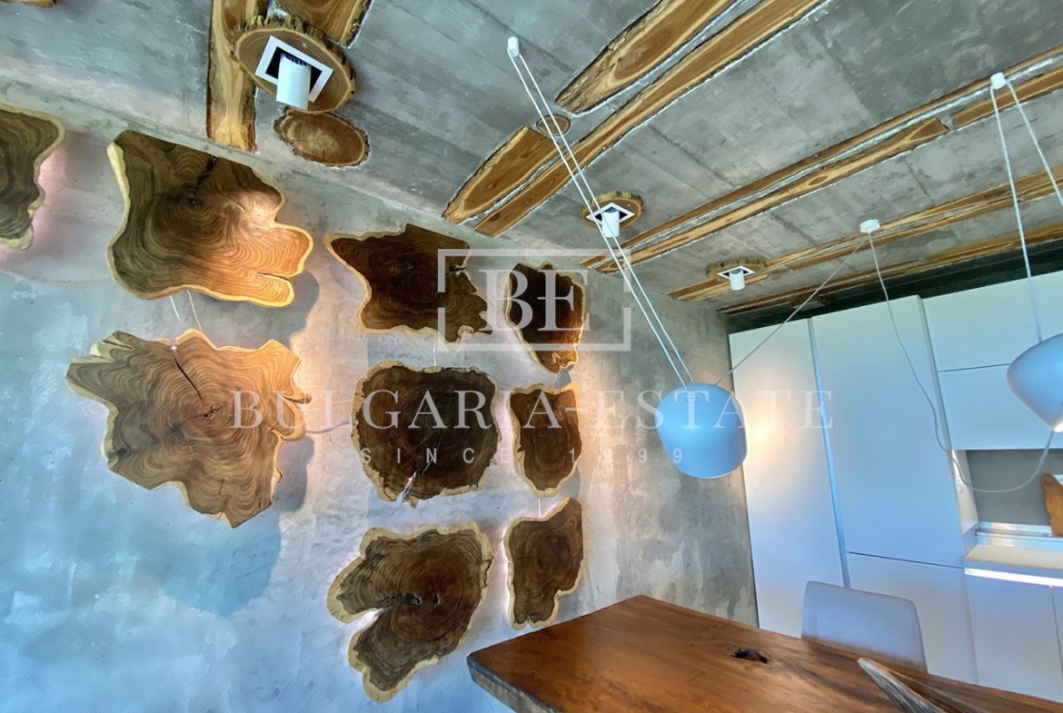 Уникальная трехкомнатная квартира "PURITY" с двориком, вид на море, ул. Николая, г. Варна - 0