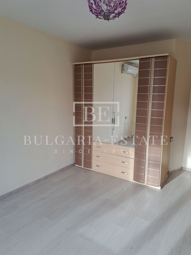 Просторен и стилен тристаен апартамент до Спортна зала - 0