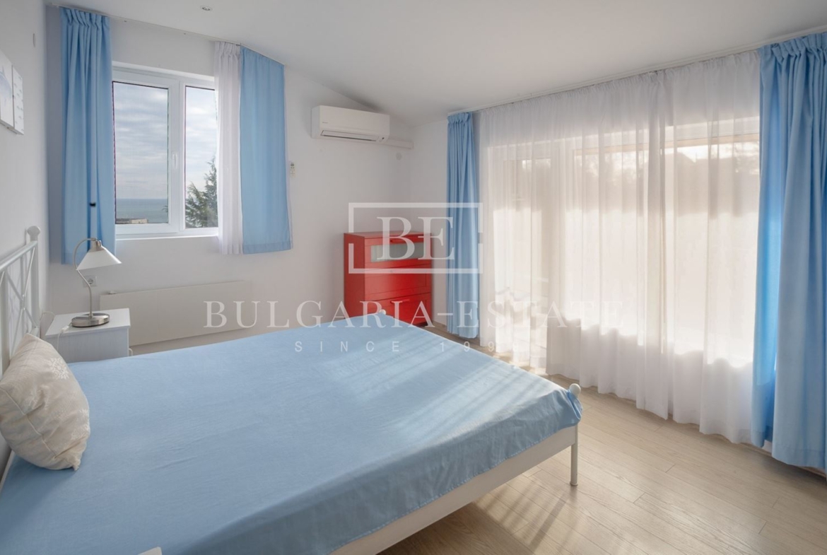 Big house near the sea - 0