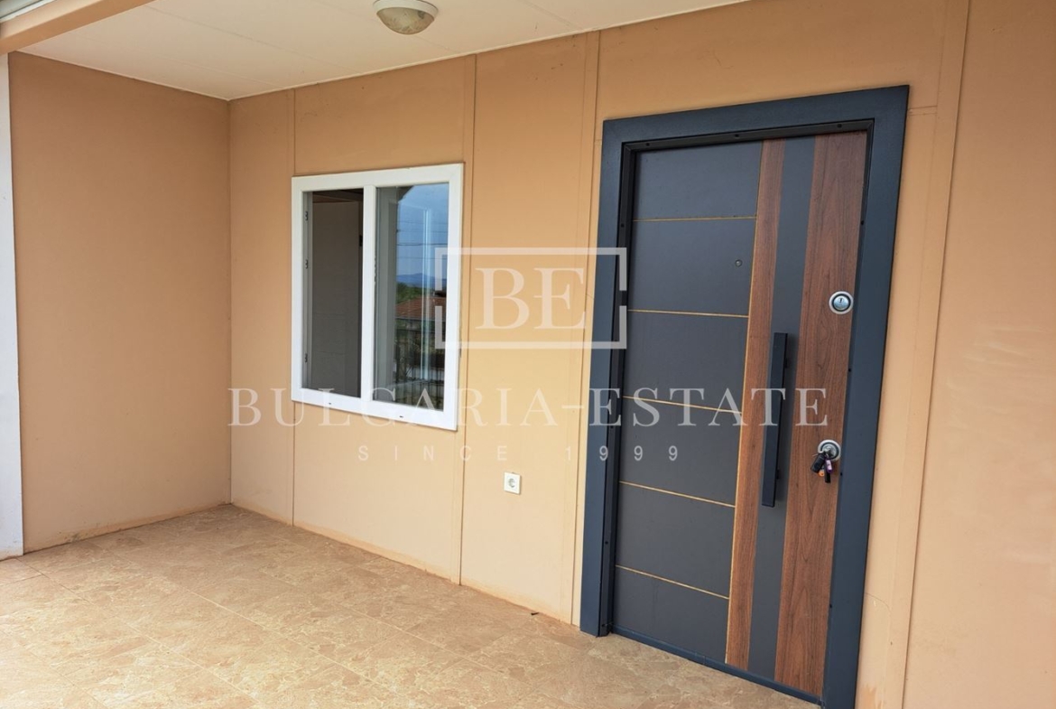 Просторна и модерна къща в село Чайка, община Провадия - 0