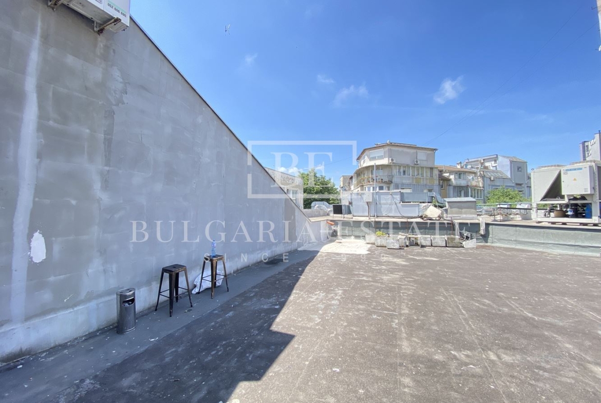 Leerstehende Bürofläche in einem Bürogebäude inklusive aller monatlichen Kosten, FERNSEHEN, INTERNET, CAFE UND WASSER, TOP-LAGE - 0