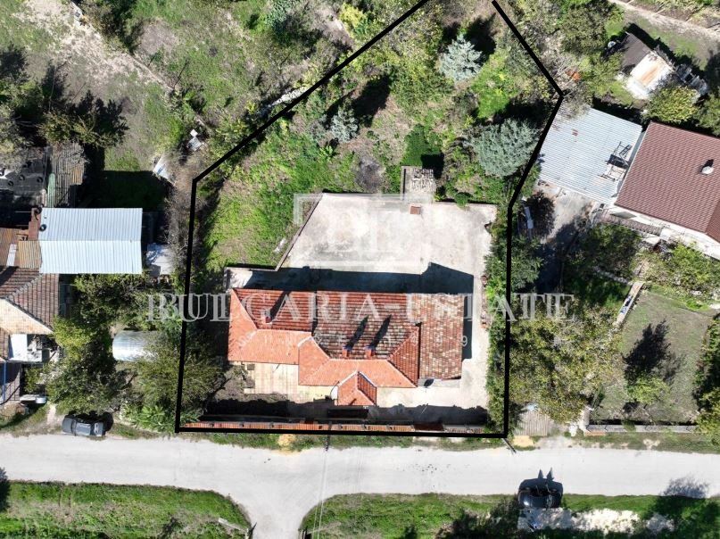 House in the village of Chernevo - 1100 sq.m. yard / 30 km from Varna - 0