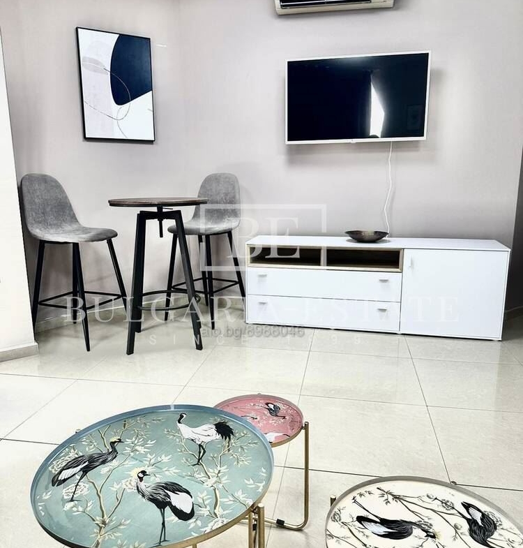 Трехкомнатная южная квартира - 75 кв.м, Зимний кинотеатр Тракия - 0