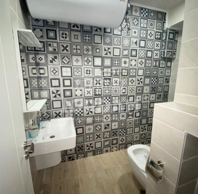 Moderne Zwei-Zimmer-Wohnung (105 qm), neben dem Sea Garden, Stadt. Varna (VINS) - 0