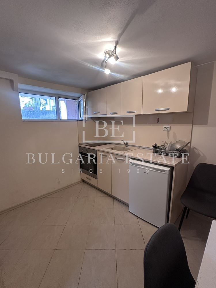 Уютен и функционален сутеренен етаж с две спални в отлично разположен район - 0