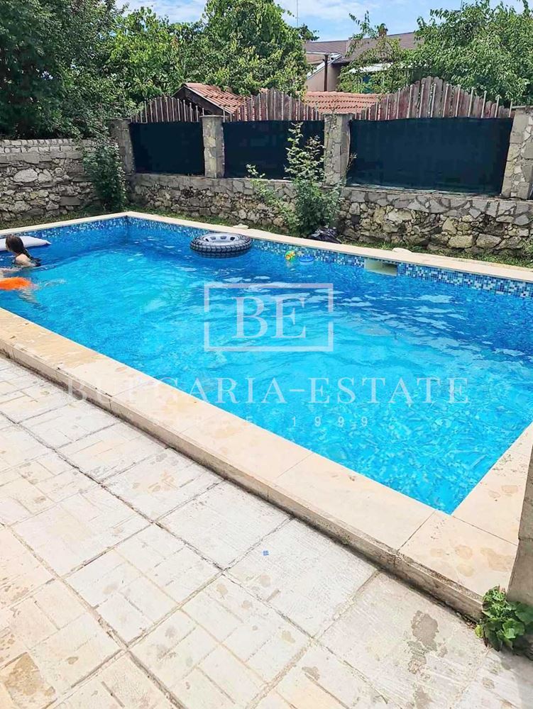 House - Breeze, 2 PARKING AND GARAGE-0 House - Breeze, 2 PARKING AND GARAGE - 0