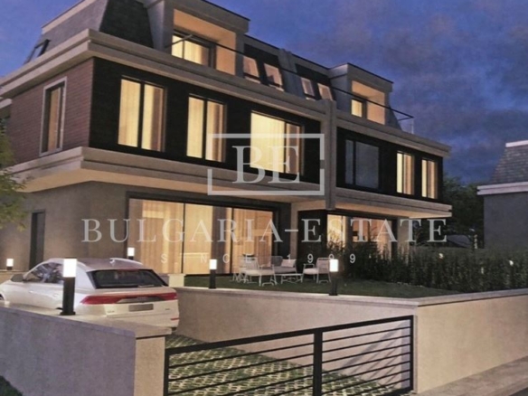 Нова триетажна къща с двор в Манастирски рид - 0