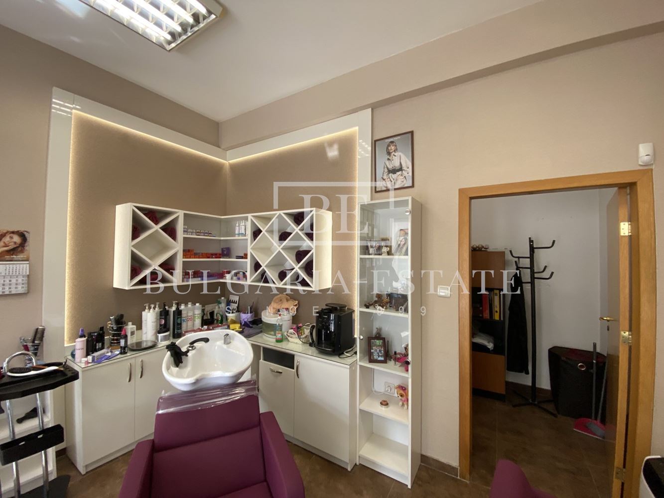 Помещение със статут МАГАЗИН, ползва се като фризьорски салон - ул. ЧАТАЛДЖА 20 - 0