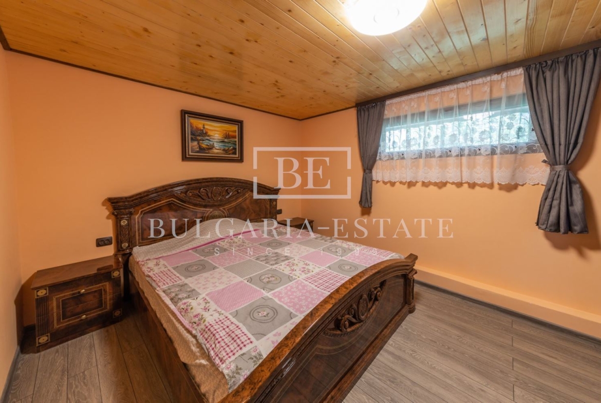 House with a yard of 600 sq.m and two residential levels 300 m from the main road in Trakata - 0