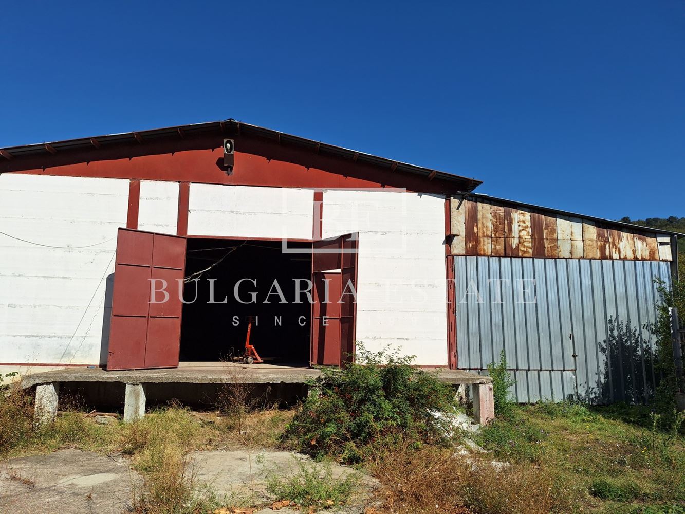 Exclusive offer of Bulgaria-Estate!!! Industrial building with 4 warehouses and plot 9 725 sq.m - 0