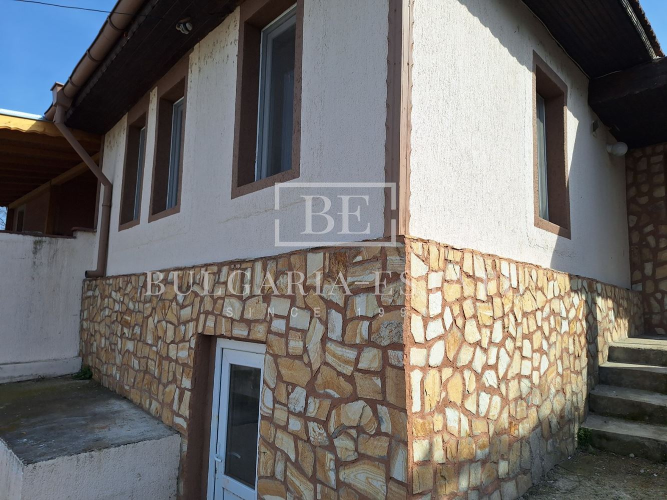 Отремонтированный дом с двором и флигелем в г. Тутракан - отличное расположение! Отремонтированный дом с двором и флигелем в городе. 0