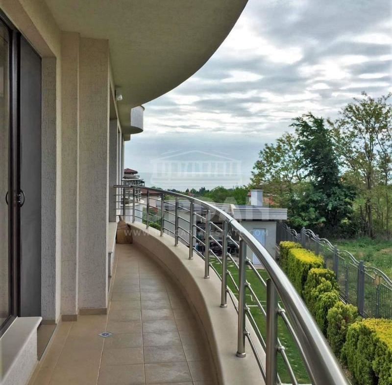 Двустаен апартамент - м-т Траката - 0