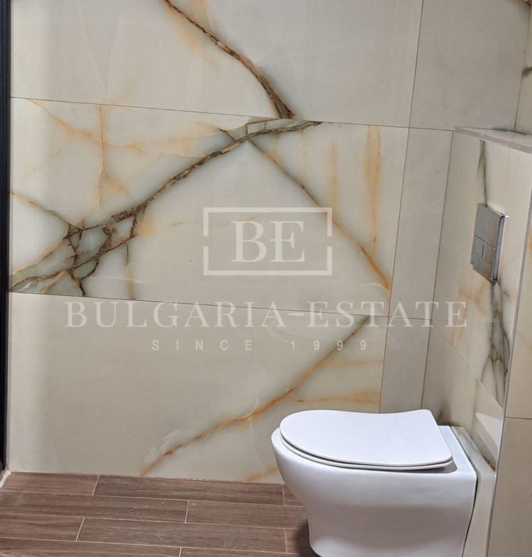 Тристаен апартамент до Ритуална зала - 0