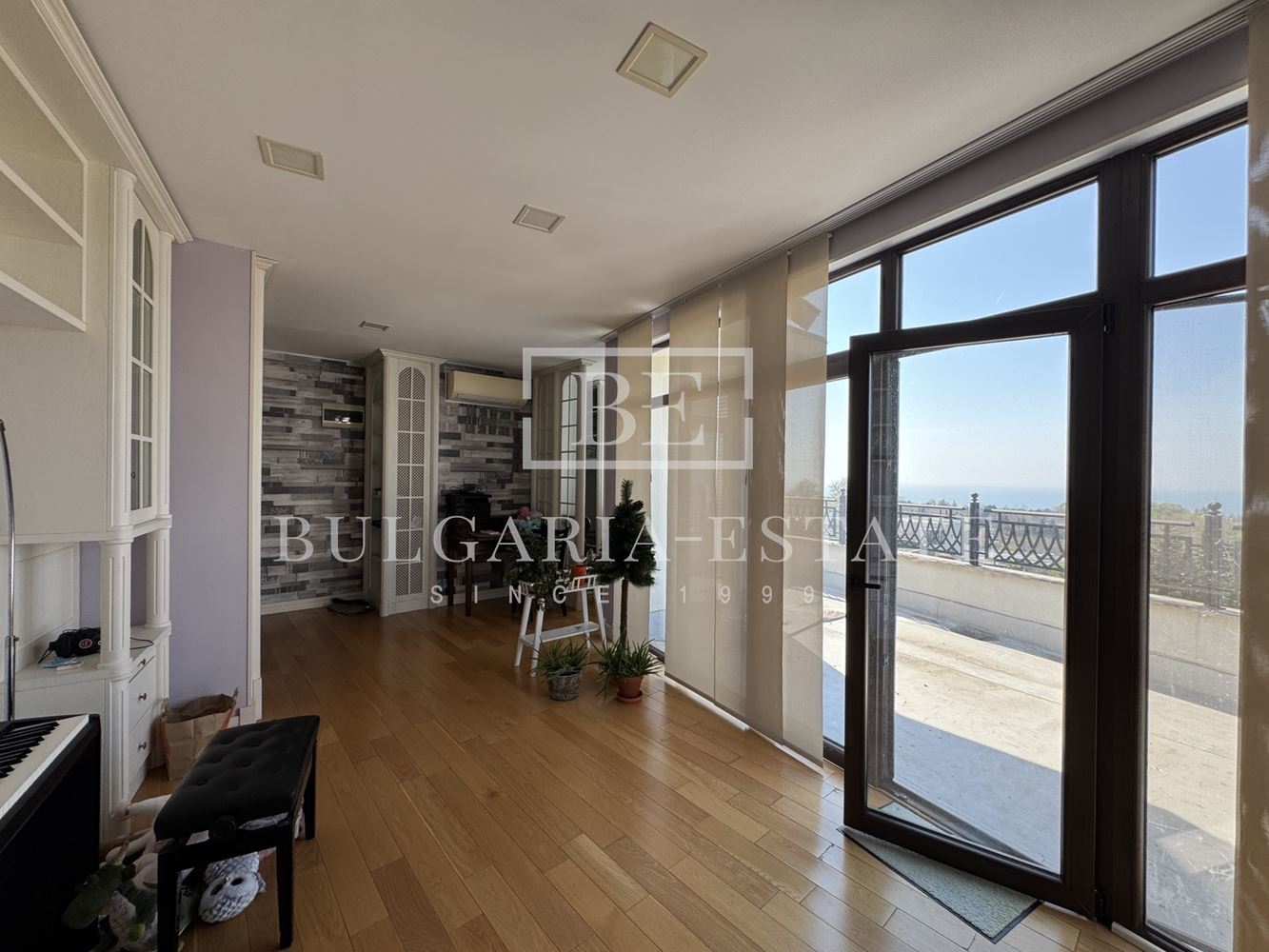 Мезонет с 4 спаплни, 5 минути пеша от Морската Градина, кв. Бриз, 225 кв.м. - 0