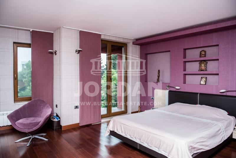 Дом для продажи гр. Варна. Св. Константин и Елена 525 м², 6 спален - 0