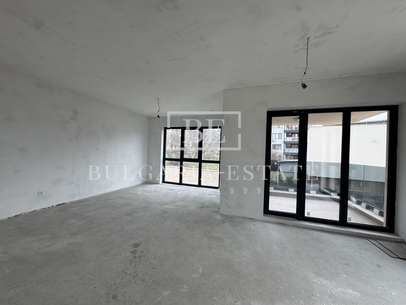 Невероятен 4-стаен апартамент с огромна дневна и три големи спални, Югозапад - 0