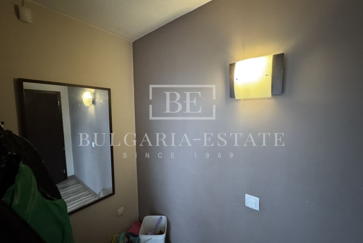 Эксклюзив! Трехкомнатная квартира с потенциалом - Цветочный квартал, Варна - 0