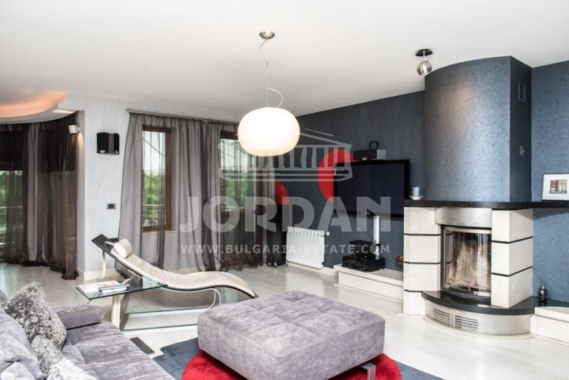 Дом для продажи гр. Варна. Св. Константин и Елена 525 м², 6 спален - 0