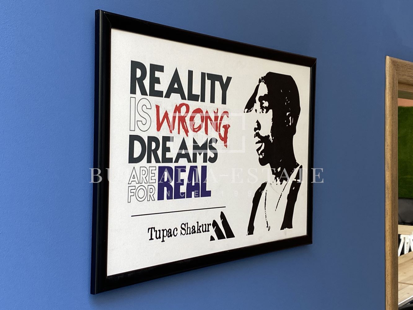 Leerstehende Bürofläche in einem Bürogebäude inklusive aller monatlichen Kosten, FERNSEHEN, INTERNET, CAFE UND WASSER, TOP-LAGE - 0