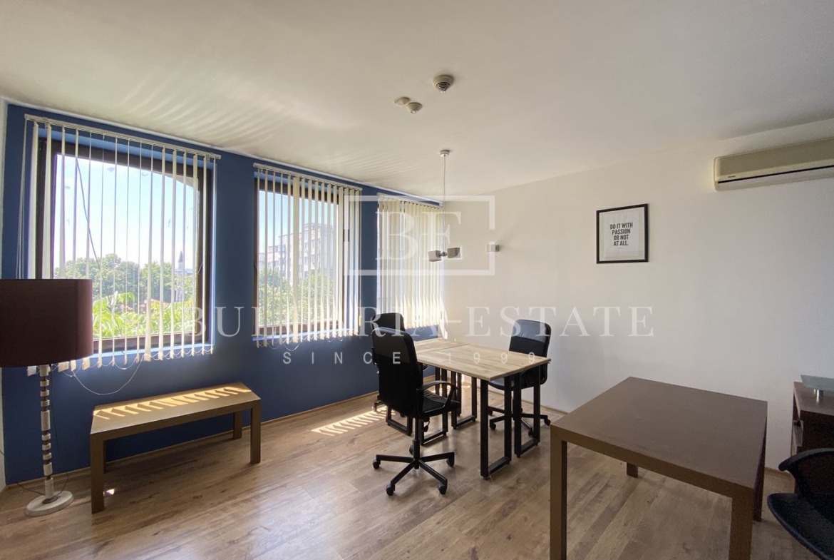 Leerstehende Bürofläche in einem Bürogebäude inklusive aller monatlichen Kosten, FERNSEHEN, INTERNET, CAFE UND WASSER, TOP-LAGE - 0