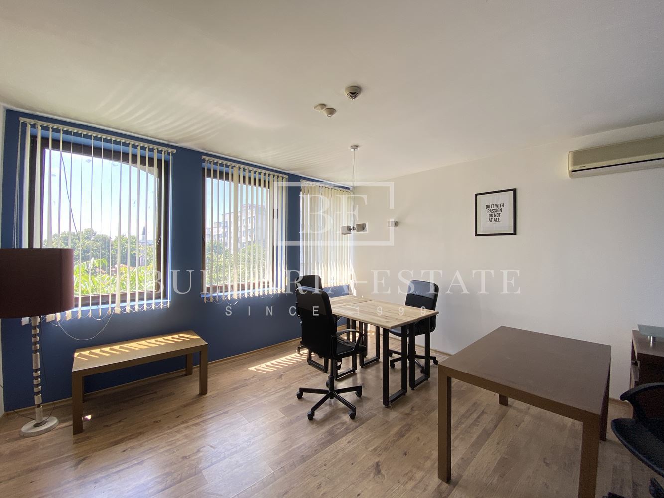 Leerstehende Bürofläche in einem Bürogebäude inklusive aller monatlichen Kosten, FERNSEHEN, INTERNET, CAFE UND WASSER, TOP-LAGE - 0