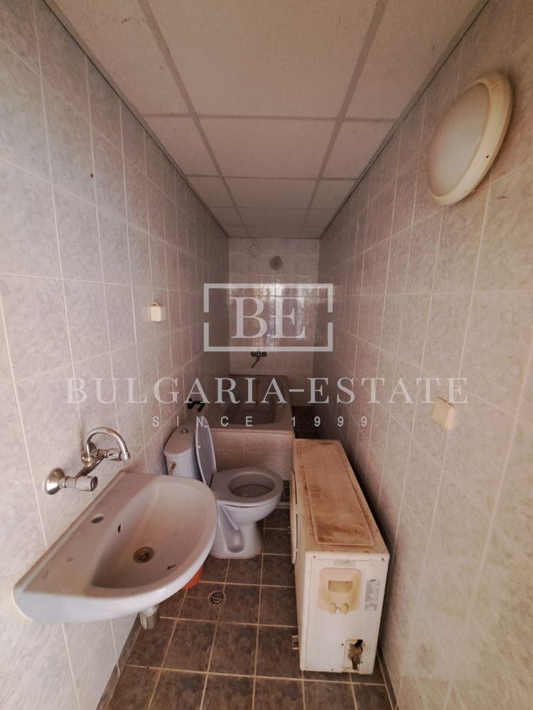 House in the village of Chernevo - 1100 sq.m. yard / 30 km from Varna - 0