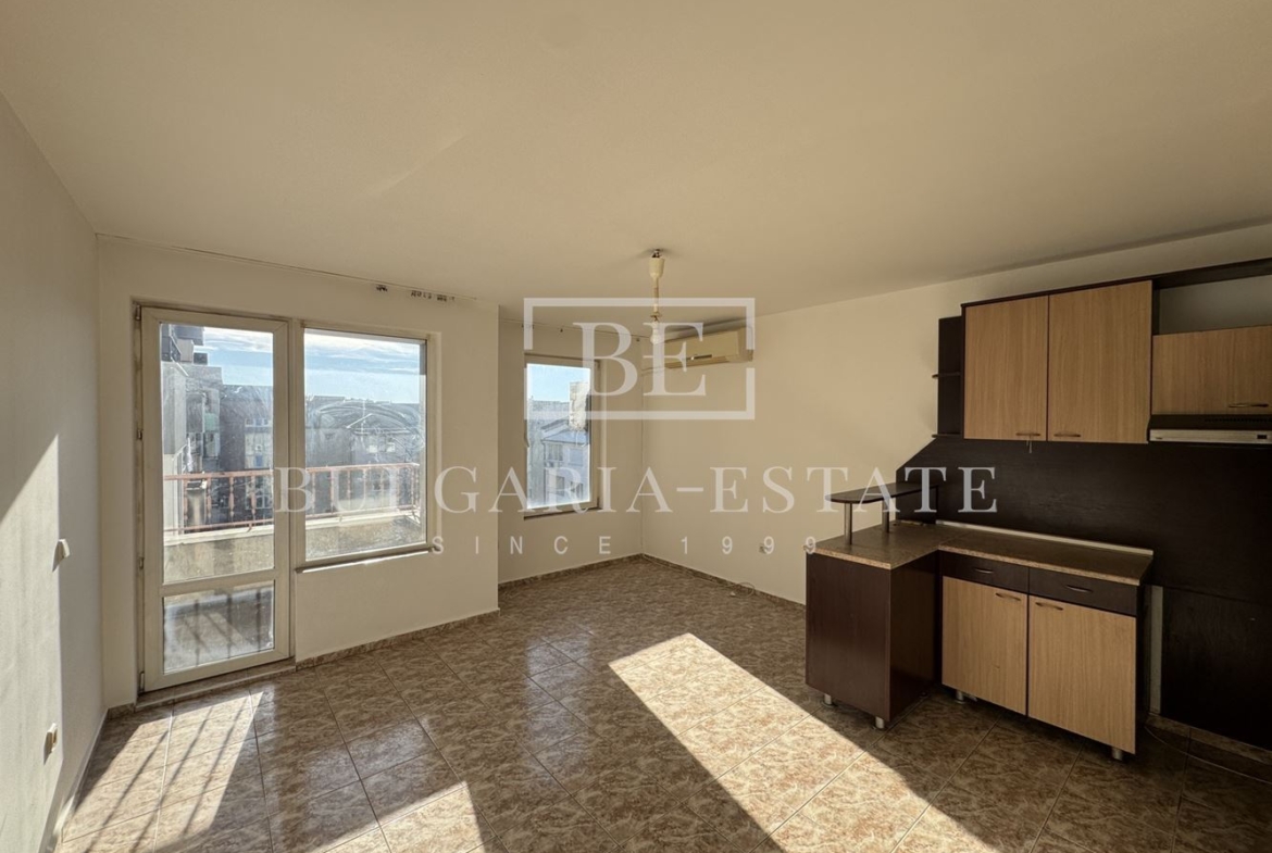 Geräumige und gemütliche Wohnung zur Miete - Kolkhozen Marktgebiet, Varna - 0