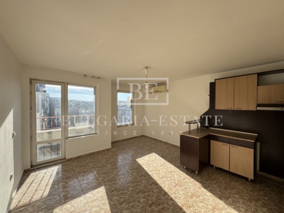 Просторная и уютная квартира в аренду - Район рынка Колхозен, Варна - 0