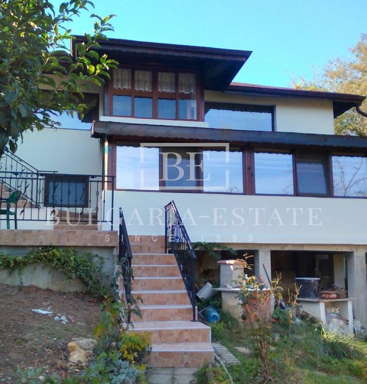 House with a yard of 600 sq.m and two residential levels 300 m from the main road in Trakata - 0