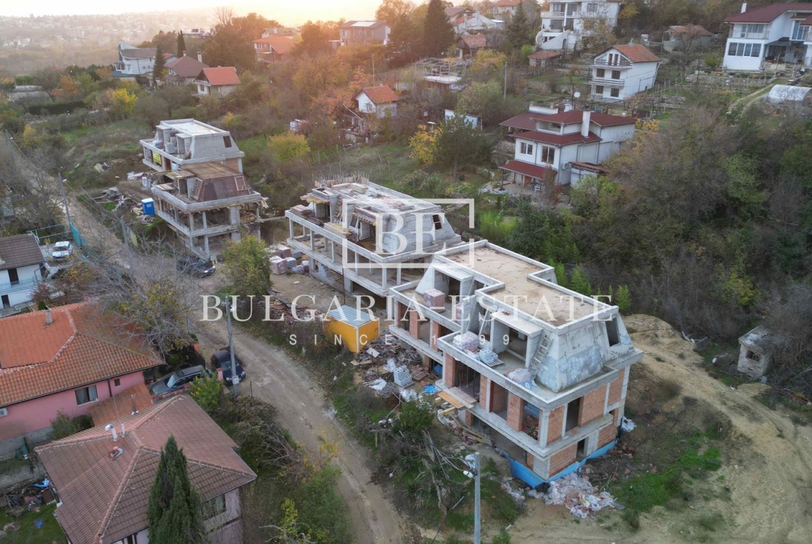 Дом 199 кв.м с двором 300 кв.м и 2 парковочными местами - Манастирски рид - 0