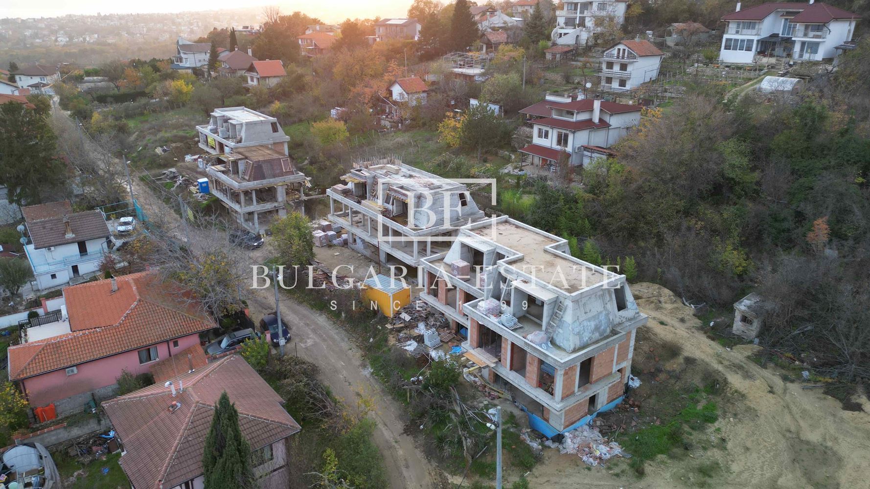 Дом 199 кв.м с двором 300 кв.м и 2 парковочными местами - Манастирски рид - 0