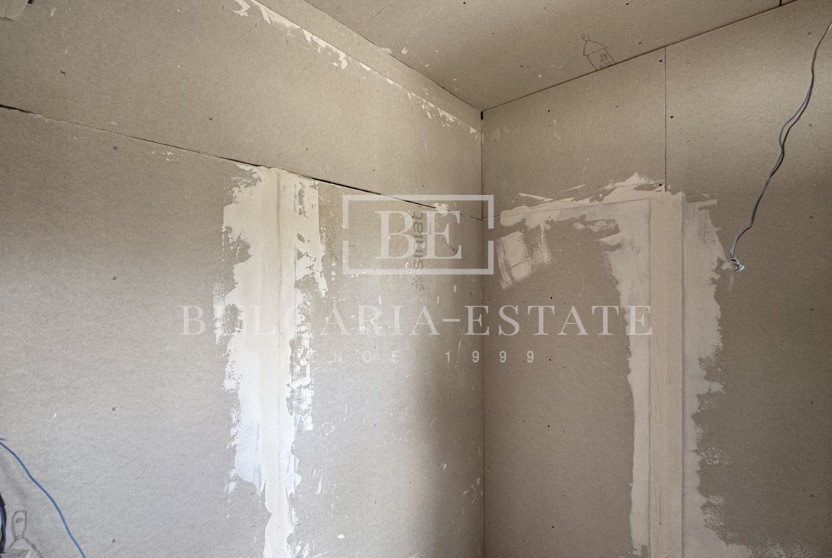 Прекрасна реновирана къща с голям двор – само на 12 км от центъра на Варна, с. Бенковски - 0