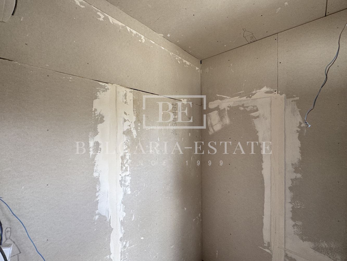 Прекрасна реновирана къща с голям двор – само на 12 км от центъра на Варна, с. Бенковски-0 Прекрасна реновирана къща с голям двор – само на 12 км от центъра на Варна, с. Бенковски - 0