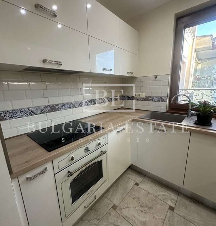 Луксозен тристаен в централната част на града - 0