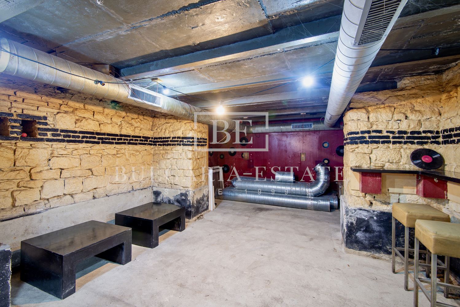 Ексклузивно от България Естейт: Магазин и Коктейл Бар в Центъра на Варна - 0