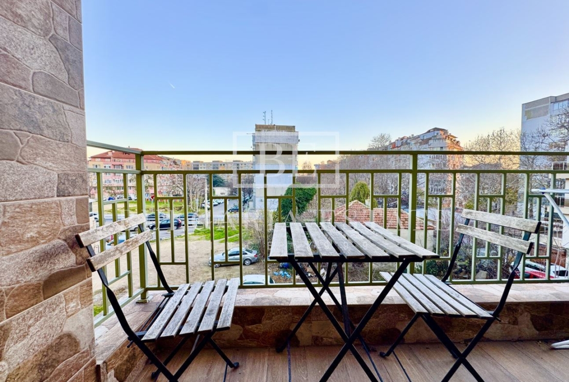 Топъл и светъл двустаен апартамент в Базар Левски с паркомясто - 0