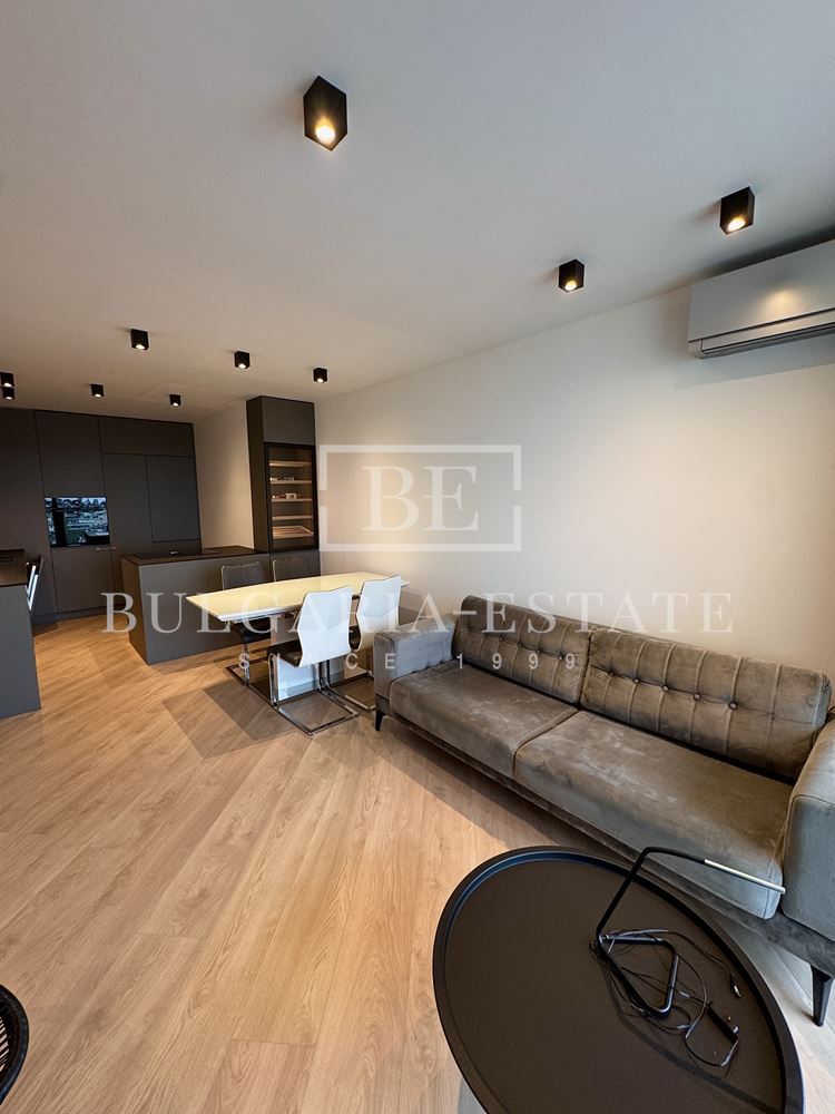 Stylish one-bedroom apartment for rent in an iconic building in. Breeze-0 Stylish one-bedroom apartment for rent in an iconic building in. Breeze - 0