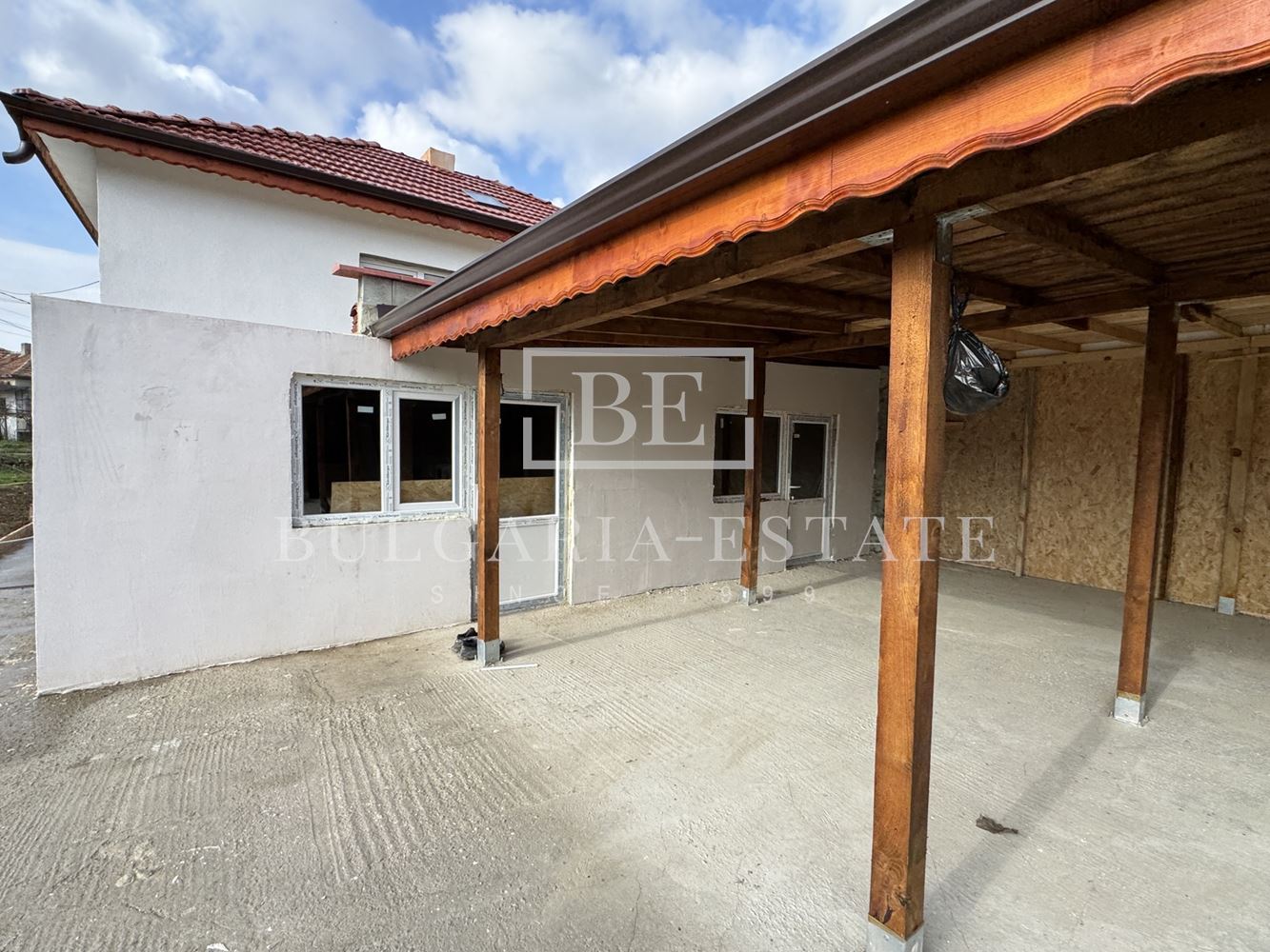 Прекрасна реновирана къща с голям двор – само на 12 км от центъра на Варна, с. Бенковски-0 Прекрасна реновирана къща с голям двор – само на 12 км от центъра на Варна, с. Бенковски - 0